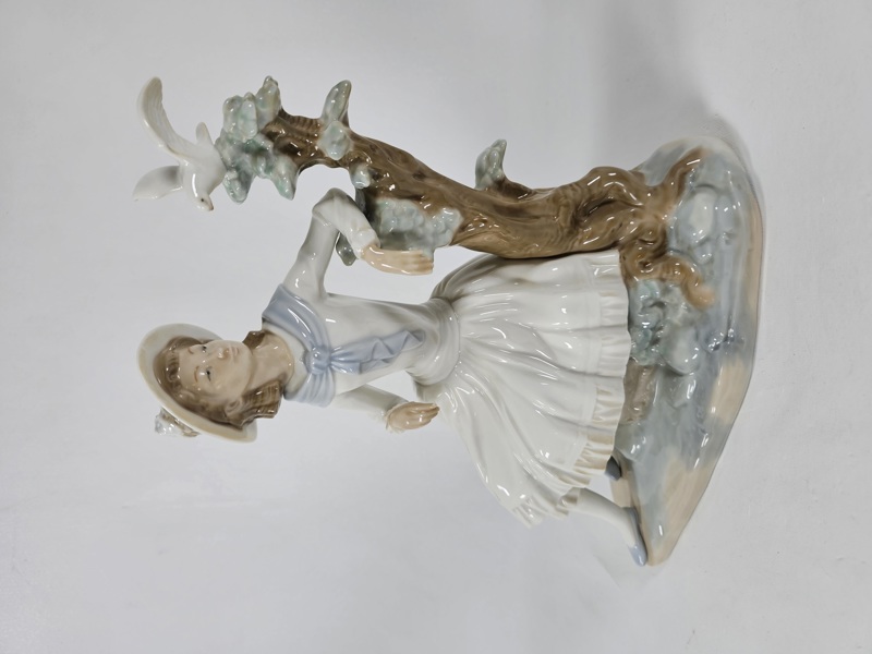 Nao by Lladro, större figurin