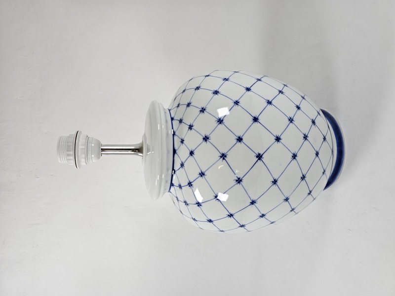 Större bordslampa, porslin