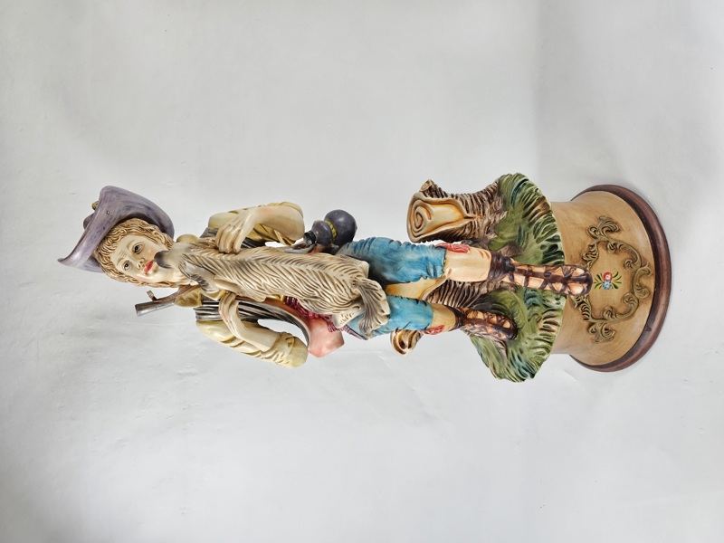 Större skulptur/figurin "Jägare med hund"
