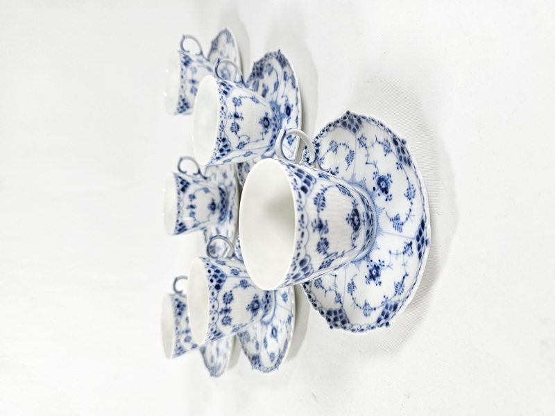 Royal Copenhagen "Musselmalet" 6 kaffekoppar med fat