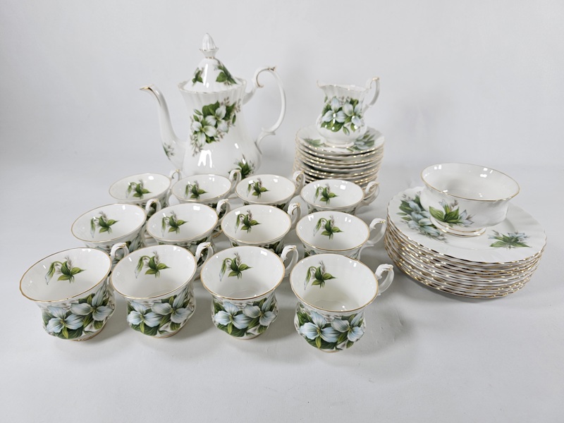 Kaffeservis "Trillium" Royal Albert England, 25 del