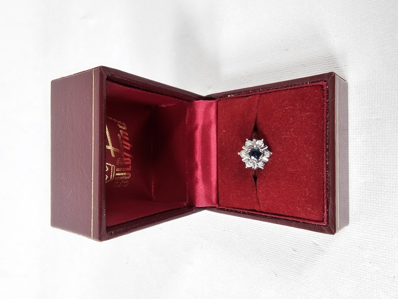 Safir och diamantring, 18 k vitguld, vikt inkl stenar 2,2 gr