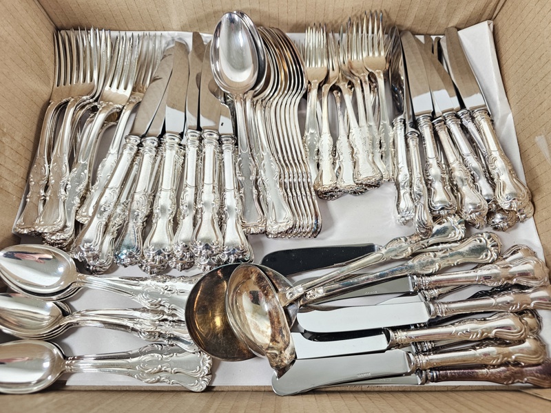 Besticksuppsättning, silver "Prins Albert2" 85 del, Vikt 3800 gr