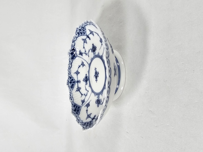 Royal Copenhagen, Musselmalet, skål på fot