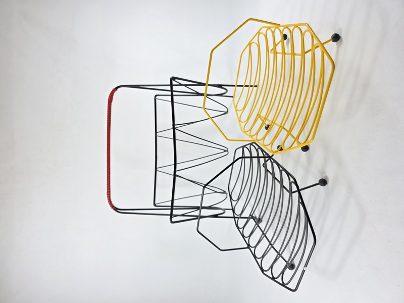 Tidningställ + 2 korgar