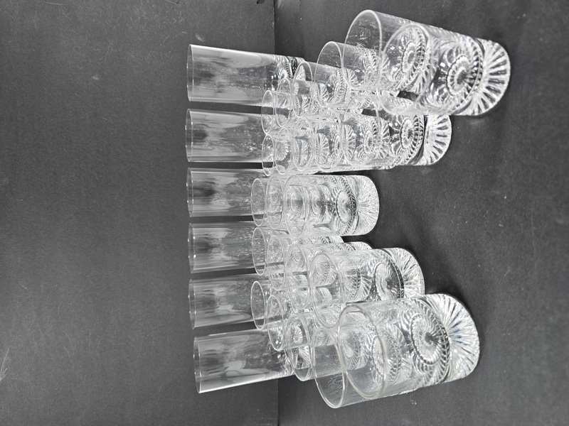 Vicke Lindstrand, glas "Calypso" 29 delar, Kosta