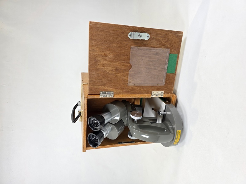 Mikroskop, A.B Konrad Wahlström