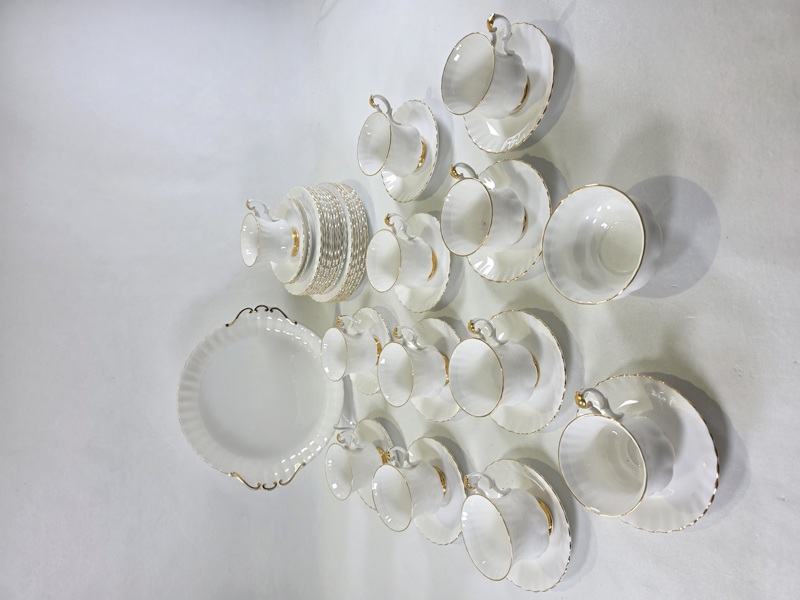 Royal Albert, kaffeservis "Val d`or" England, 30 del