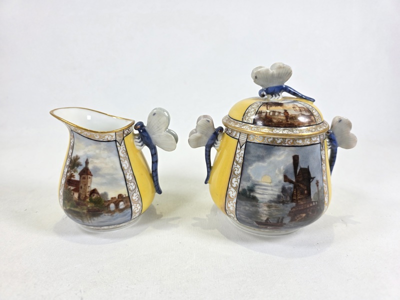 Äldre sockerskål och gräddkanna