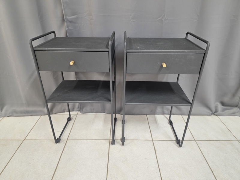 Sängbord, ett par , metall med knopp mässing