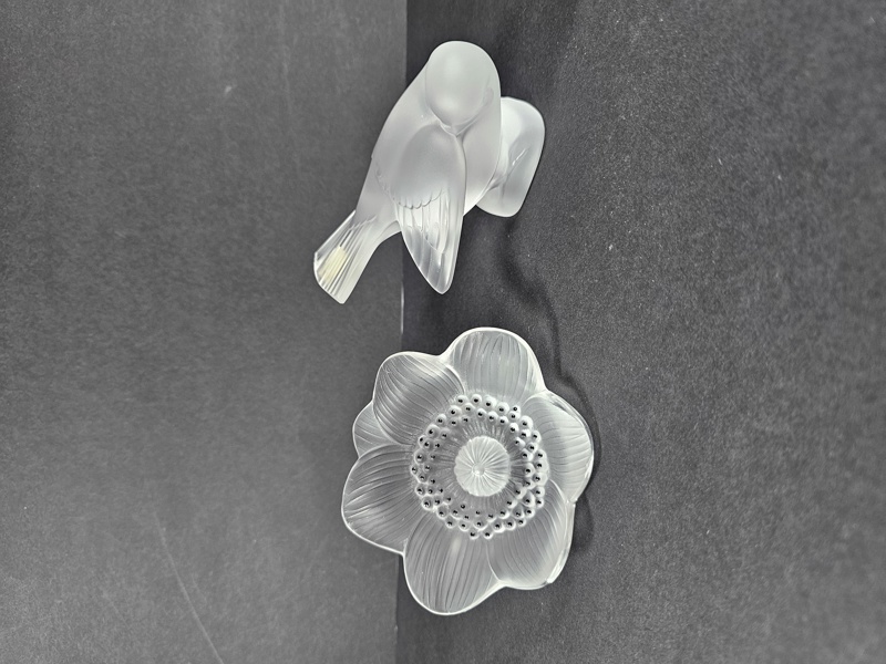 Rene Lalique, figuriner, 2 st, fågel och blomma, glas