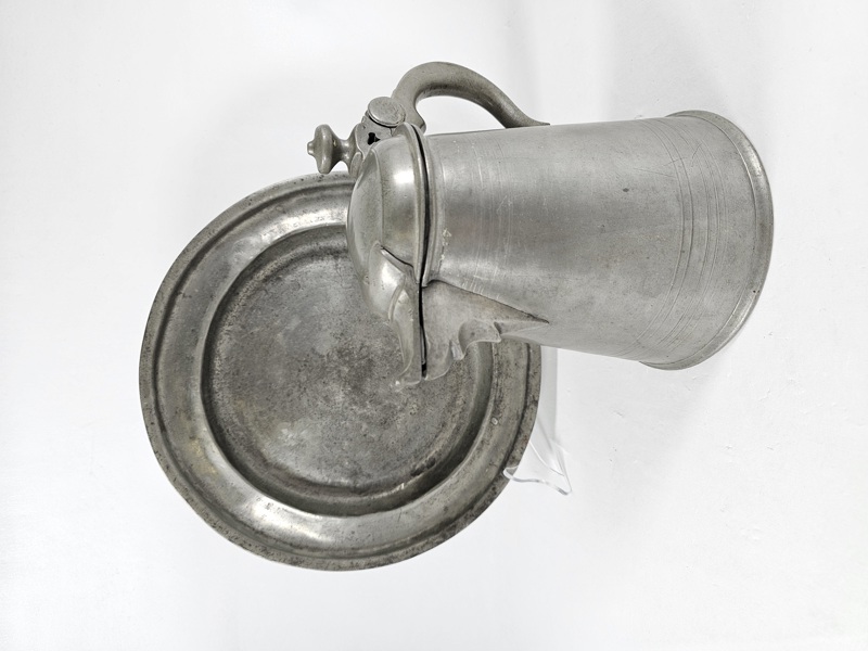 Zadoch Bergenholtz, tennstop,Vimmerby.
Samt ett större tennfat omärkt.