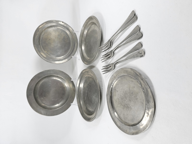 Äldre tennföremål, fat och bestick, 11 del bla Niklas Fors Västerås