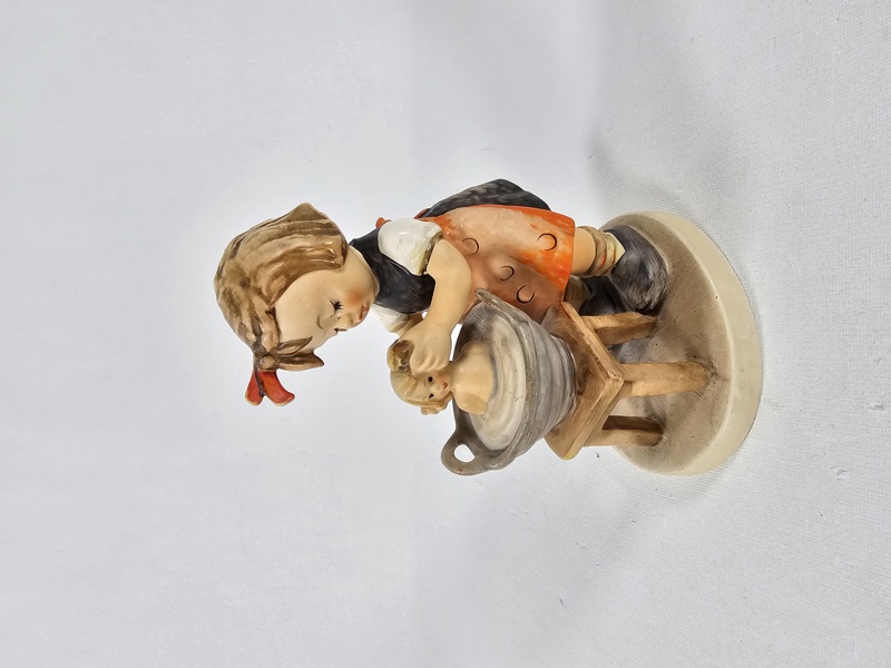 Hummel/goebel, figurin "dockbad"