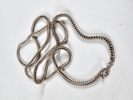 2 halsband, silver, vikt 75 gr.