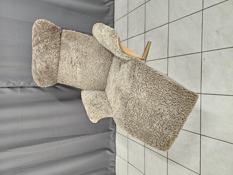 Fåtölj "Conform" fårskinn, justerbart rygg och benstöd