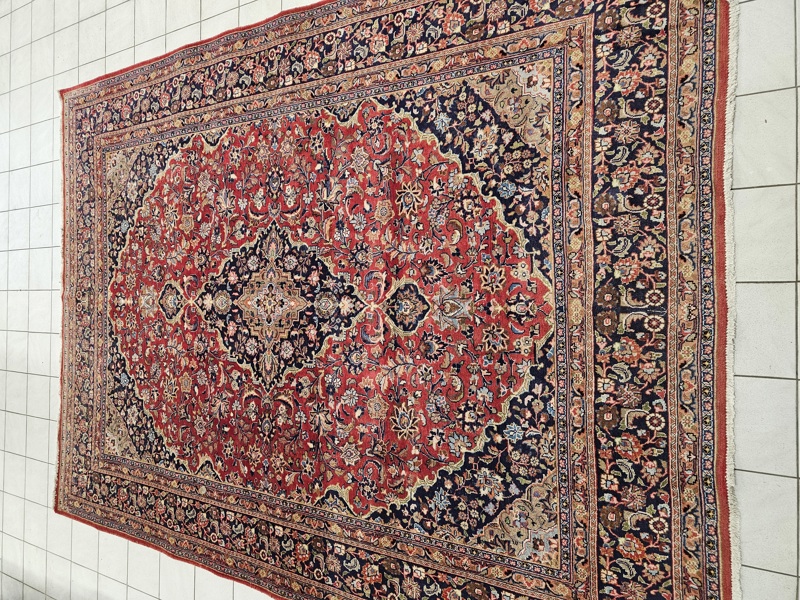 Stor äkta matta, ca 4 x 3 m.