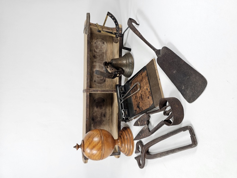 Parti div äldre bruksföremål