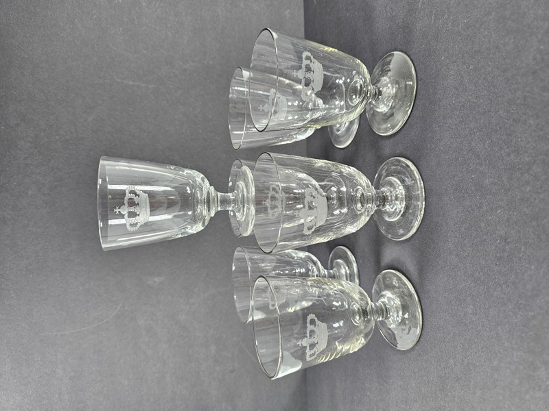 Glas på fot, 7 st, gravyr kungakrona