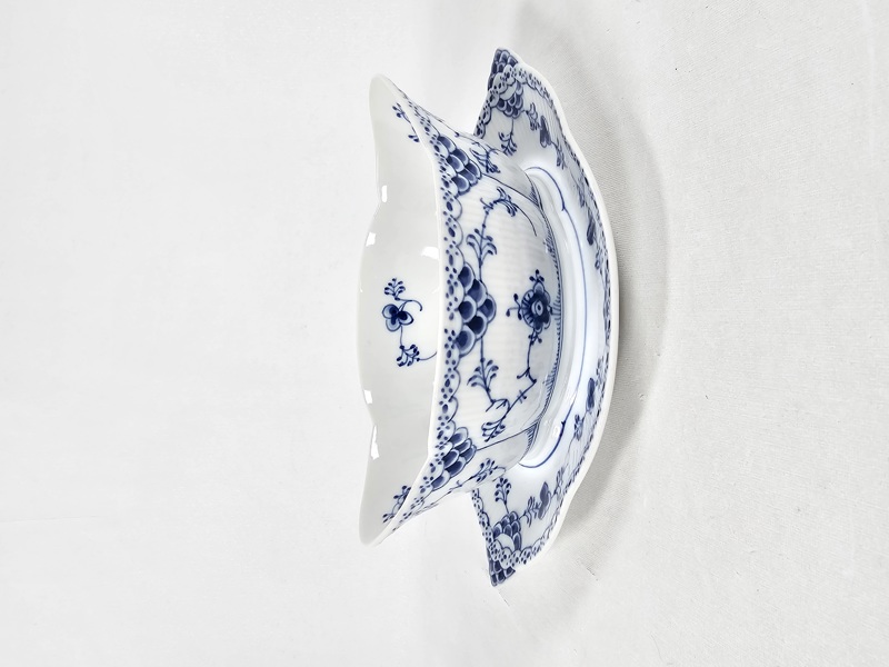 Royal Copenhagen "Musselmalet" såsskål