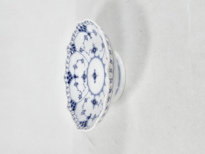 Royal Copenhagen "Musselmalet helblond" skål på fot,