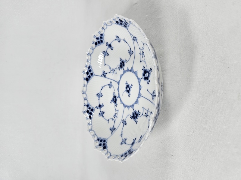 Royal Copenhagen "Musselmalet helblond" skål