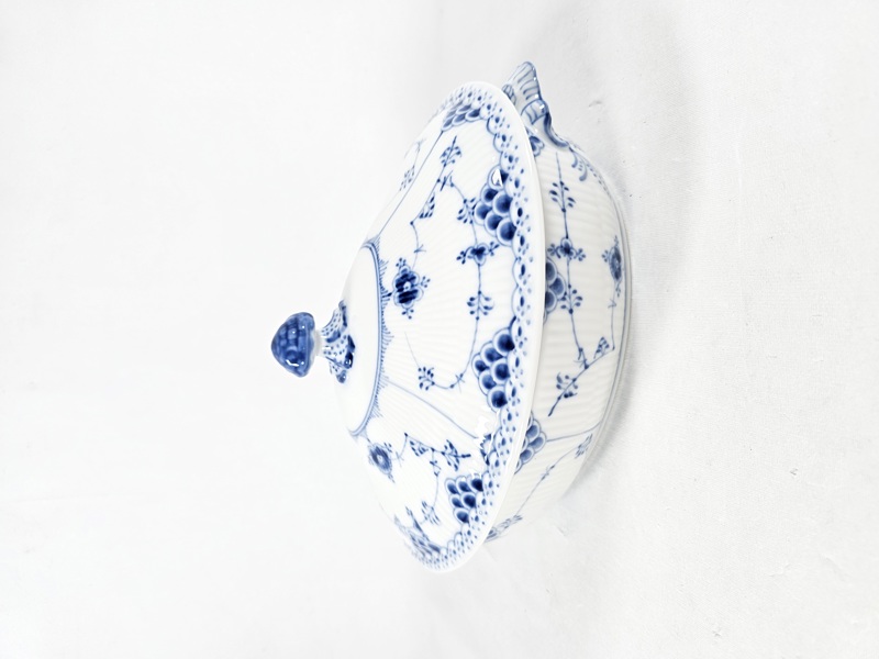 Royal Copenhagen "Musselmalet" soppterrin