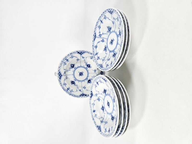 Royal Copenhagen "Musselmalet" 8 mindre djupa tallrikar/dessertskålar