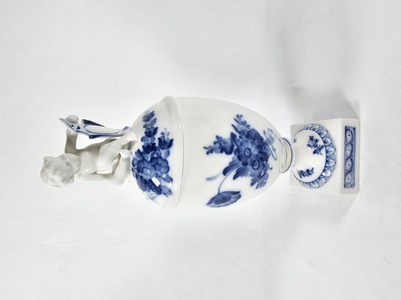 Royal Copenhagen, lockurna "Blå blomster"