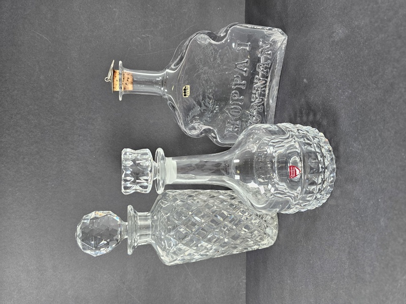 Karaffer, 3 st, bla Orrefors och Boda