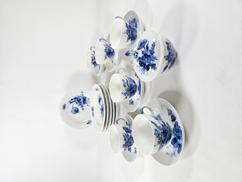 Royal Copenhagen, kaffeservis, 19 del "Blå blomster"