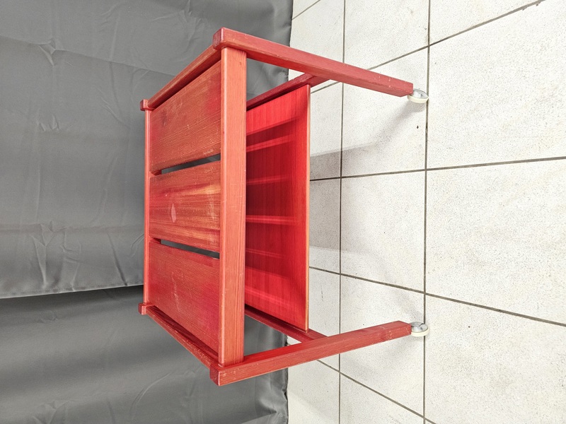 Yngve Ekström, serveringsvagn/bord för Swedese, på trissor, rödbetsat, 1960/70 tal