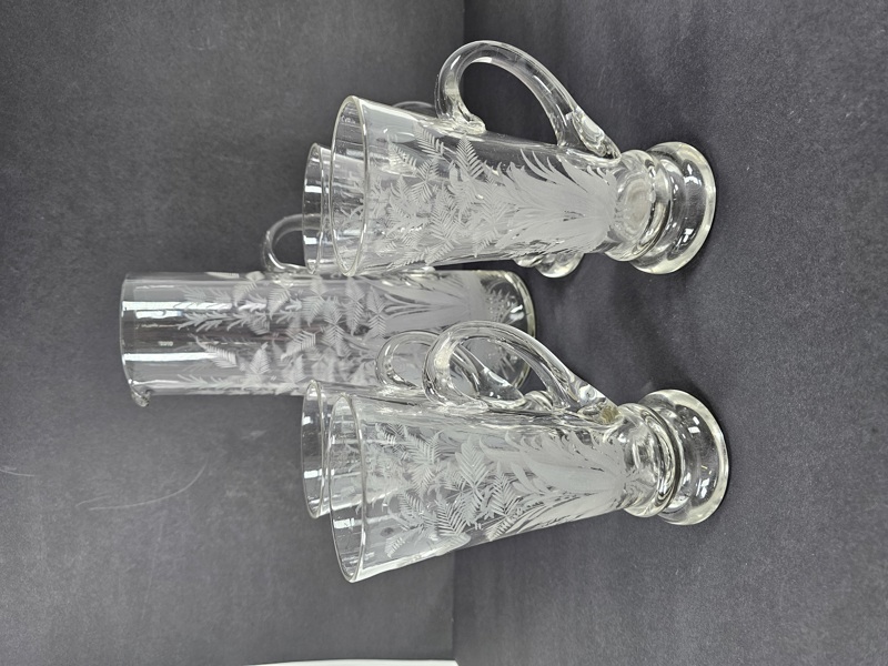 Kanna och 4 större glas, graverad dekor