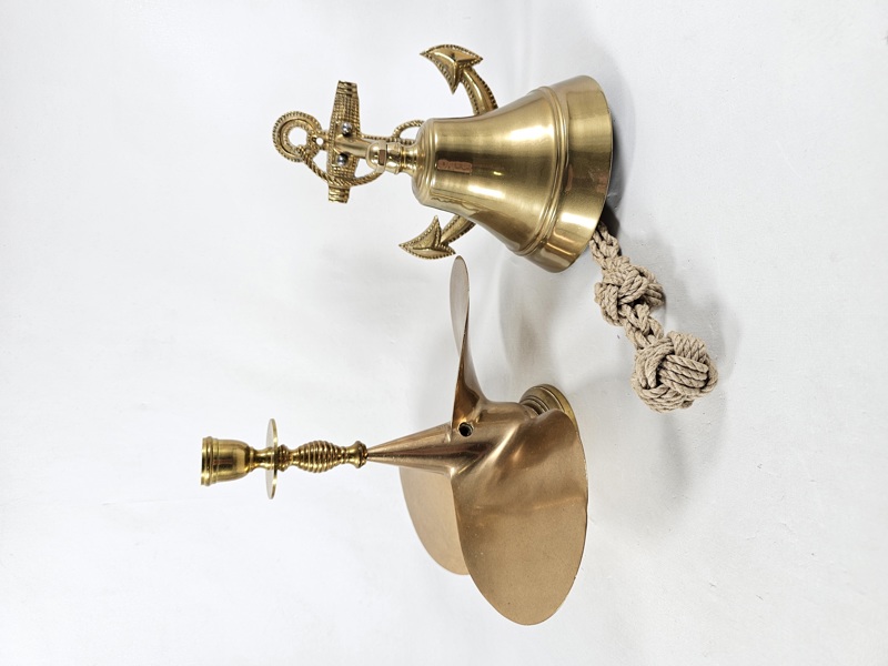 Skeppsklocka med ankare och propeller ljusstake, mässing