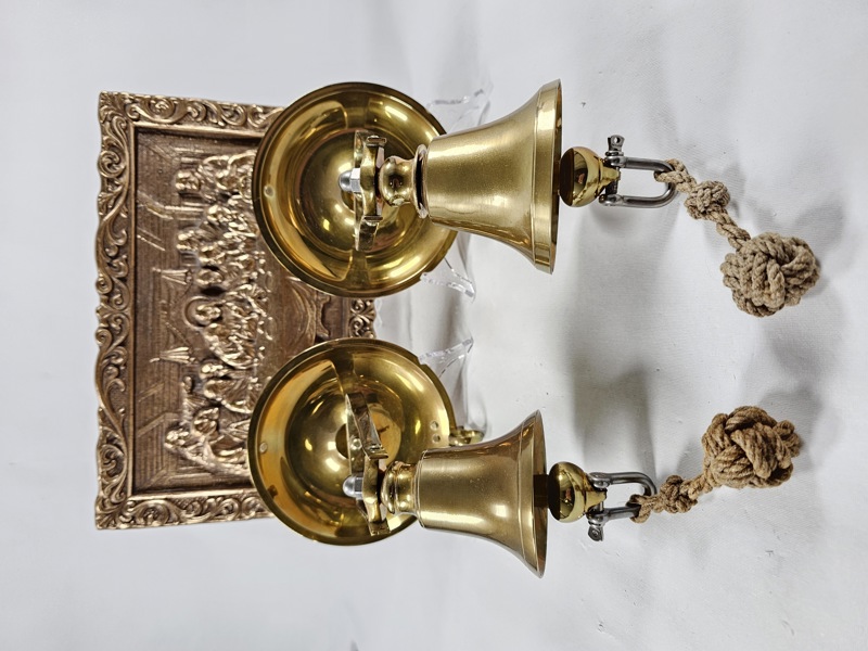 Relief malm, 2 skeppsklockor