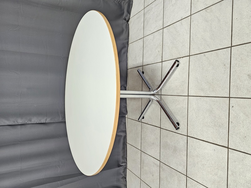 Matbord, kromat underrede