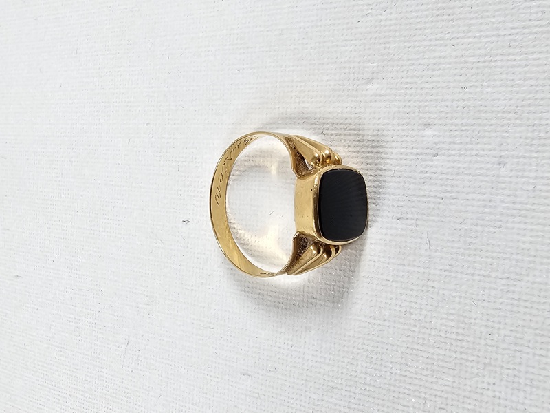 Guld, klackring, 18K, vikt inkl sten 4 gr