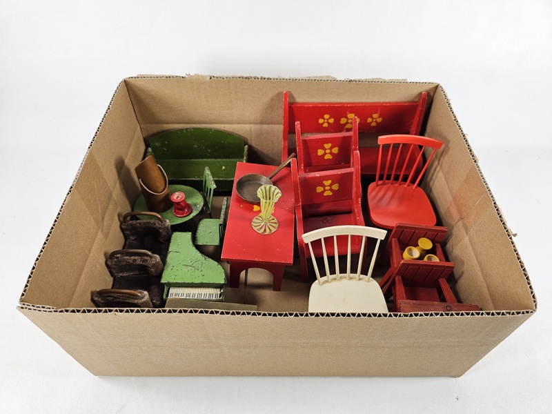 Dockmöbler, trä och metall