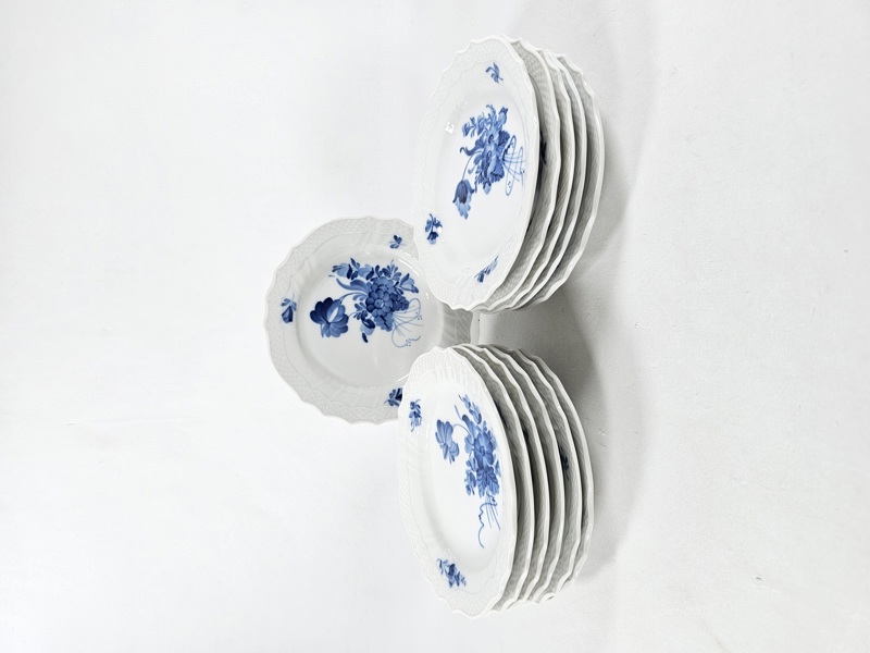 Royal Copenhagen, 12 assietter "Blå blomster"