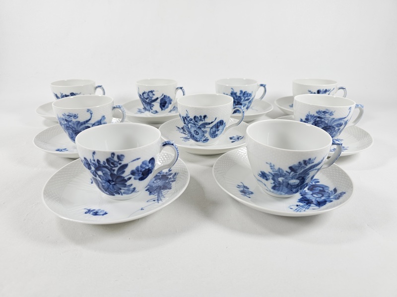 Royal Copenhagen, 7 koppar med fat