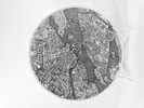 Meissen väggtallrik och Piero Fornasetti, tallrik för Svenskt Tenn "Map of Stockholm"