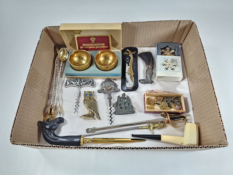 Parti div, bla pins, Skultuna, korkskruvar mm.